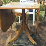 221 1003 DINING TABLE